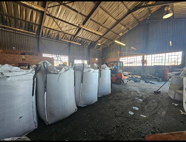 330M² WAREHOUSE FOR SALE IN BENONI SOUTH